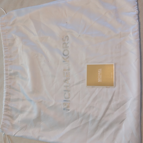 Michael Kors Bedford Travel Medium Duffel Satchel - Picture 5 of 9